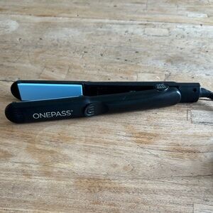 Bio Ionic OnePass Nano Ceramic 1 Inch Professional Flat Iron Hair Straightener